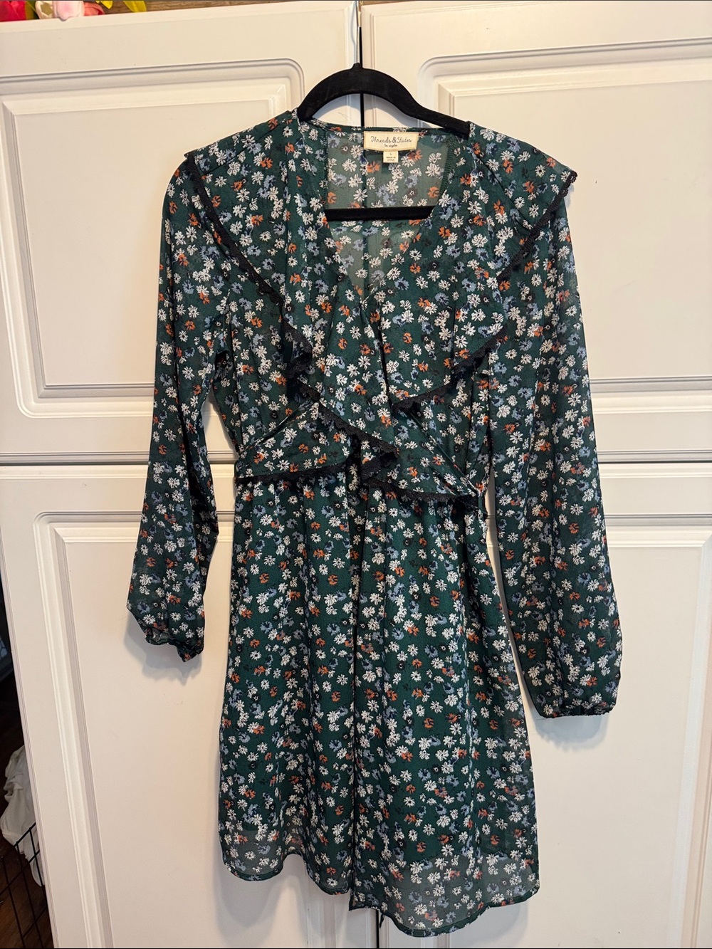 Green Floral Ruffle Long-Sleeve Mini Dress by Threads & States